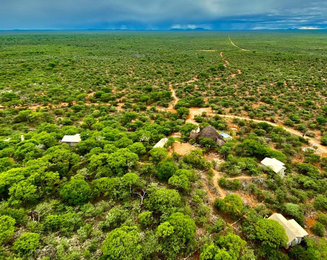 Kifaru Luxury Lodge Оутджо Екстериор снимка