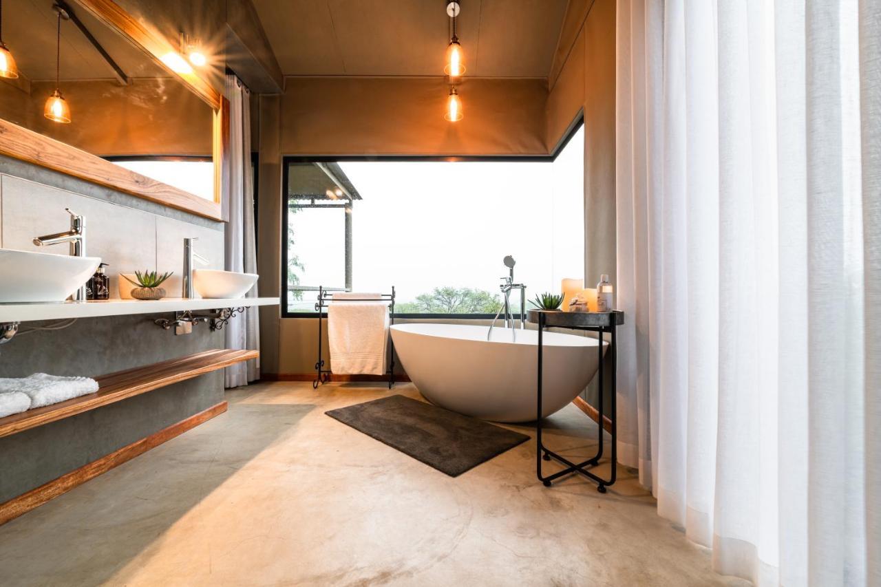 Kifaru Luxury Lodge Оутджо Екстериор снимка