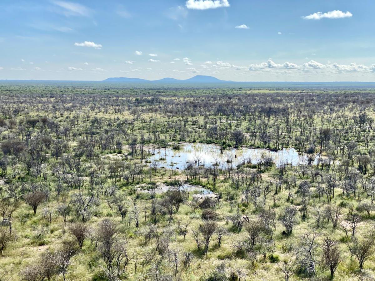 Kifaru Luxury Lodge Оутджо Екстериор снимка
