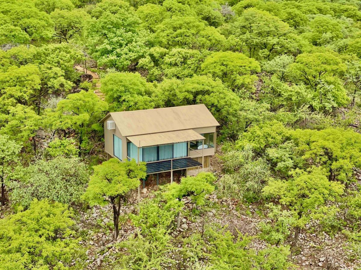 Kifaru Luxury Lodge Оутджо Екстериор снимка